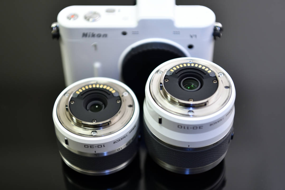 定番から最新購入 【美品】 Nikon 1 V1 ダブルズームキット ホワイト 