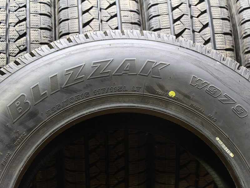 ブリヂストンSF-410 16インチ Z T1398 ブリヂストン ブリザック W979 225/70R16 117-115L LT 14年製6
