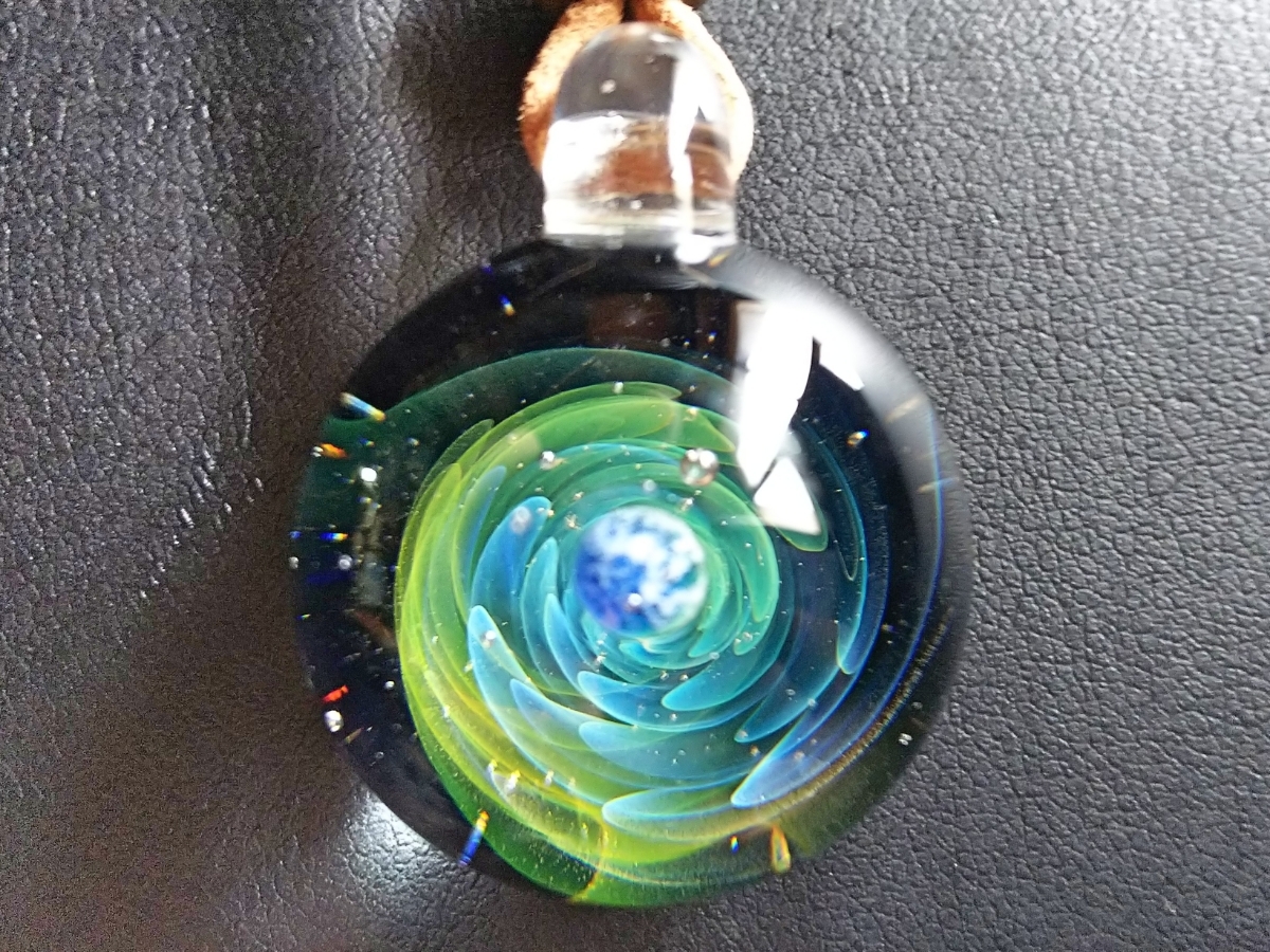 宇宙ガラスペンダント ネックレス y-202 ☆ 宇宙 ガラス 地球