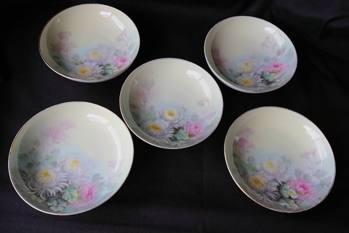 まるで小さな陶器の美術館 : 愛知 名古屋陶磁器会館 昭和レトロな 
