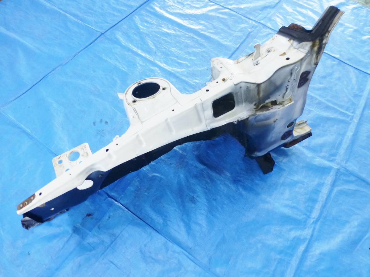 AE86　左（助手席側）F サイドメンバーフレーム ストラット付き・レビン/トレノ・中古品ｍ
