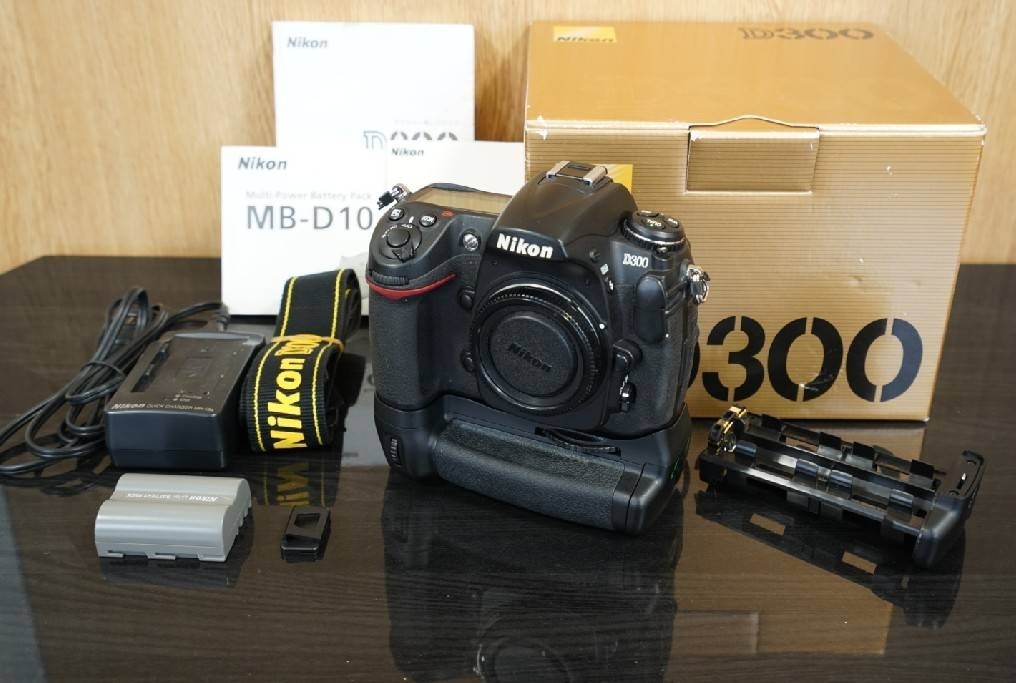 NIKON D300 ボディ+縦グリップMB-D10 即決32GBCFカードつき 【公式通販】