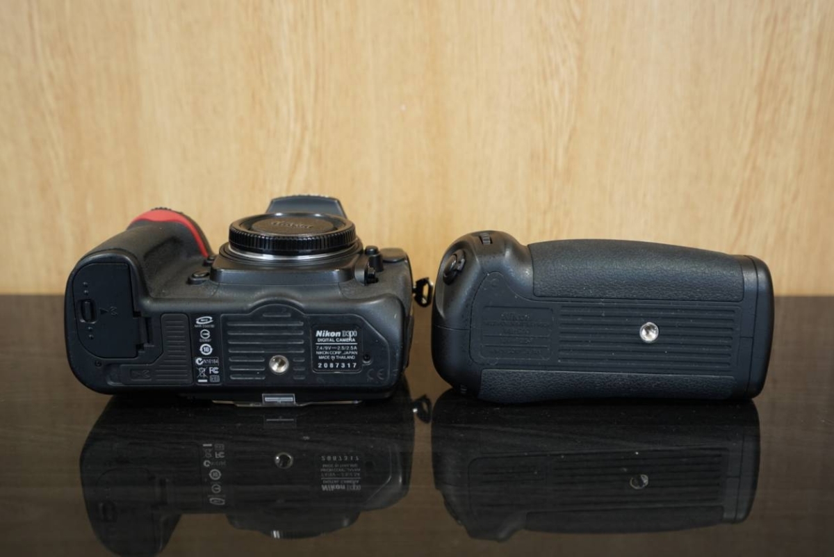 NIKON D300 ボディ+縦グリップMB-D10 即決32GBCFカードつき 【公式通販】