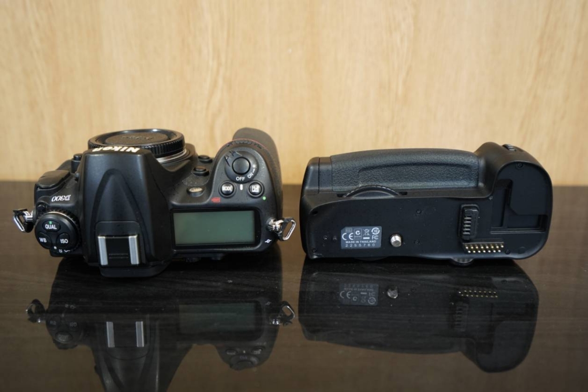 NIKON D300 ボディ+縦グリップMB-D10 即決32GBCFカードつき 【公式通販】