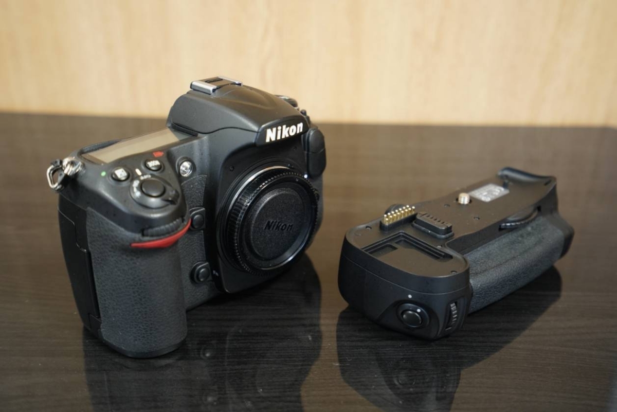 NIKON D300 ボディ+縦グリップMB-D10 即決32GBCFカードつき 【公式通販】