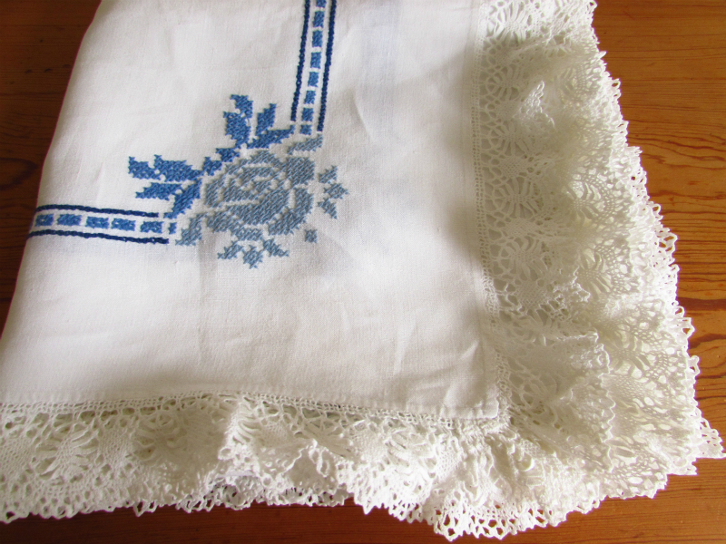 フランス1950年 素敵なブルーローズの手刺繍 大判テーブルクロス