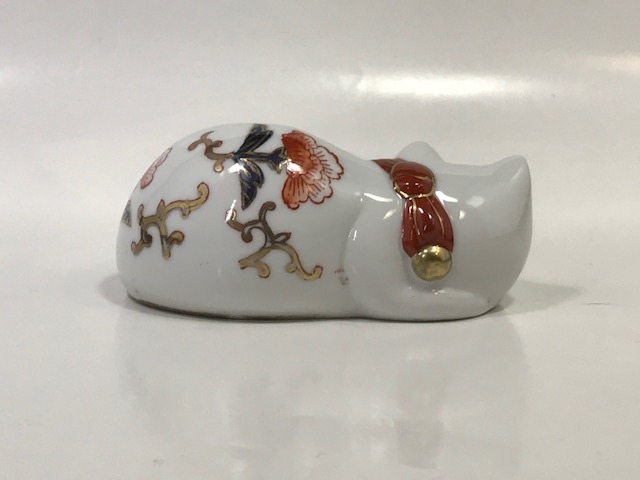 伊万里 眠り猫 花紋 貿易模様 9.8cm 猫置物 /検索 縁起物 猫 焼き物 伊万里 眠り猫 花紋 貿易模様 9.8cm 猫置物 /検索 縁起物 猫 焼き物
