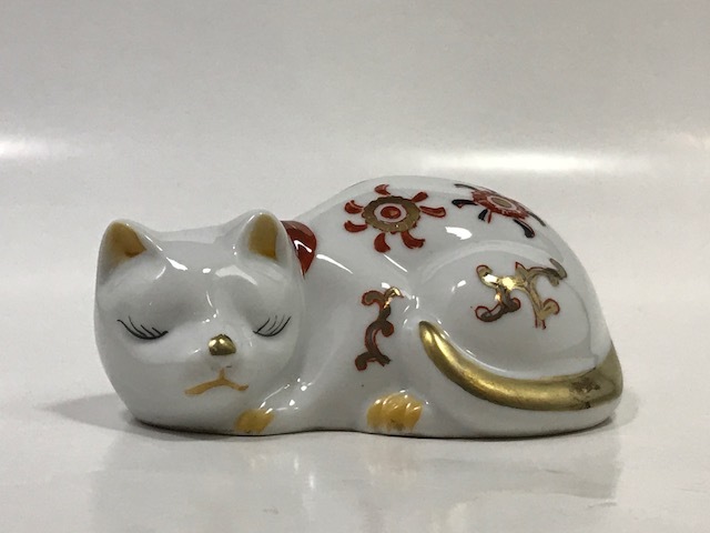 伊万里 眠り猫 花紋 貿易模様 9.8cm 猫置物 /検索 縁起物 猫 焼き物 伊万里 眠り猫 花紋 貿易模様 9.8cm 猫置物 /検索 縁起物 猫 焼き物