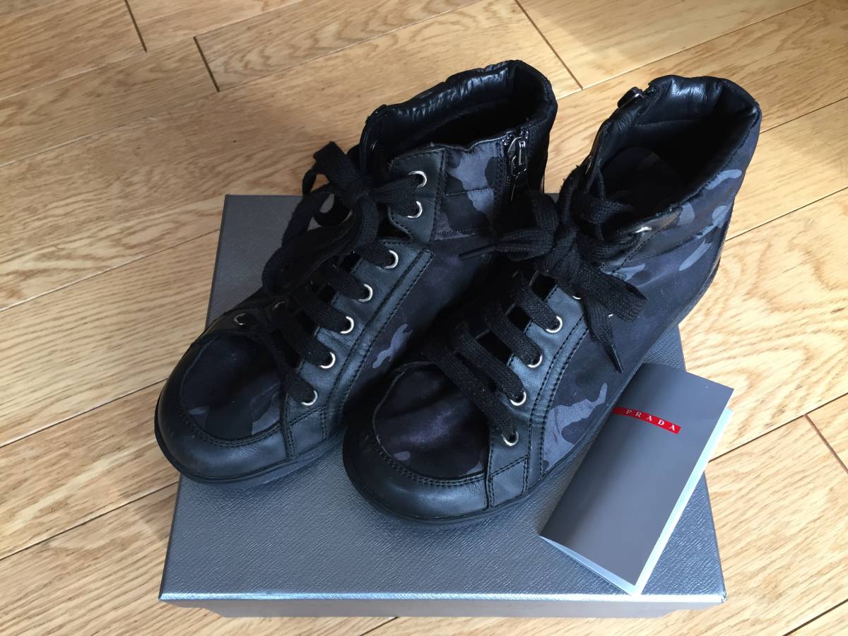 PRADA スニーカー レディース 38.5 - ダークブラウン×黒×カーキ 迷彩柄 