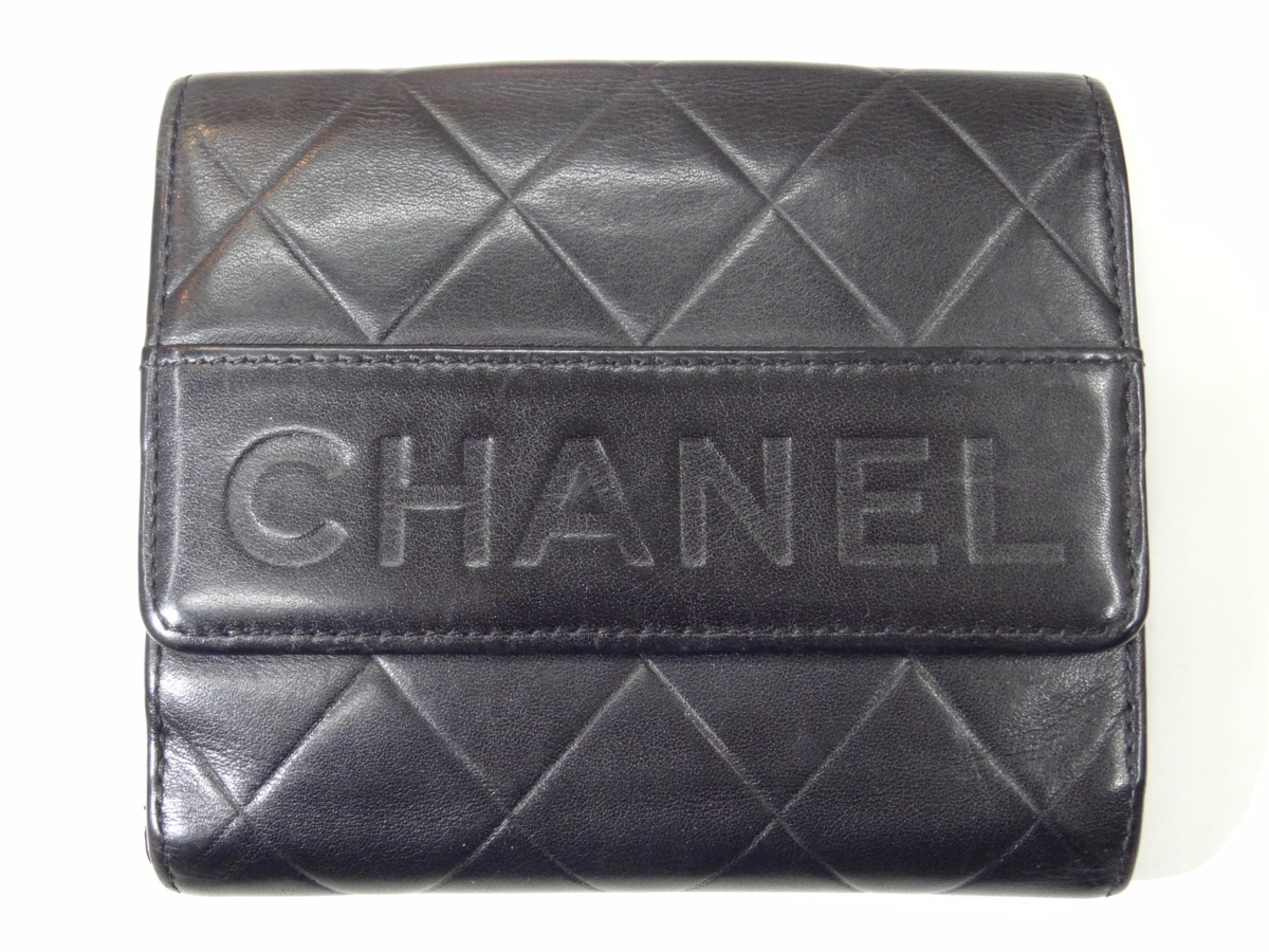CHANEL シャネル マトラッセ 二つ折り財布 ココマーク キャビアスキン 