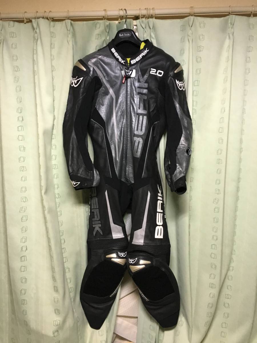 ベリック レーシングスーツ BERIK 革ツナギ 中古品 赤白黒 XLWサイズ