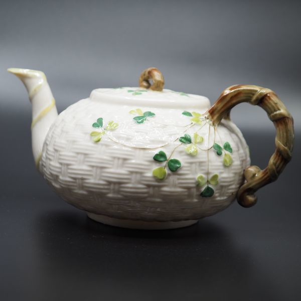 【お買い得，定番】 BELLEEK ベリーク シャムロックシリーズ ティーポット ミルクピッチャー カップソーサー 2ndブラックマーク(1800年 - 1900年)｜売買されたオークション情報、yahooの商品情報をアーカイブ公開 - オ 骨董陶磁器一般