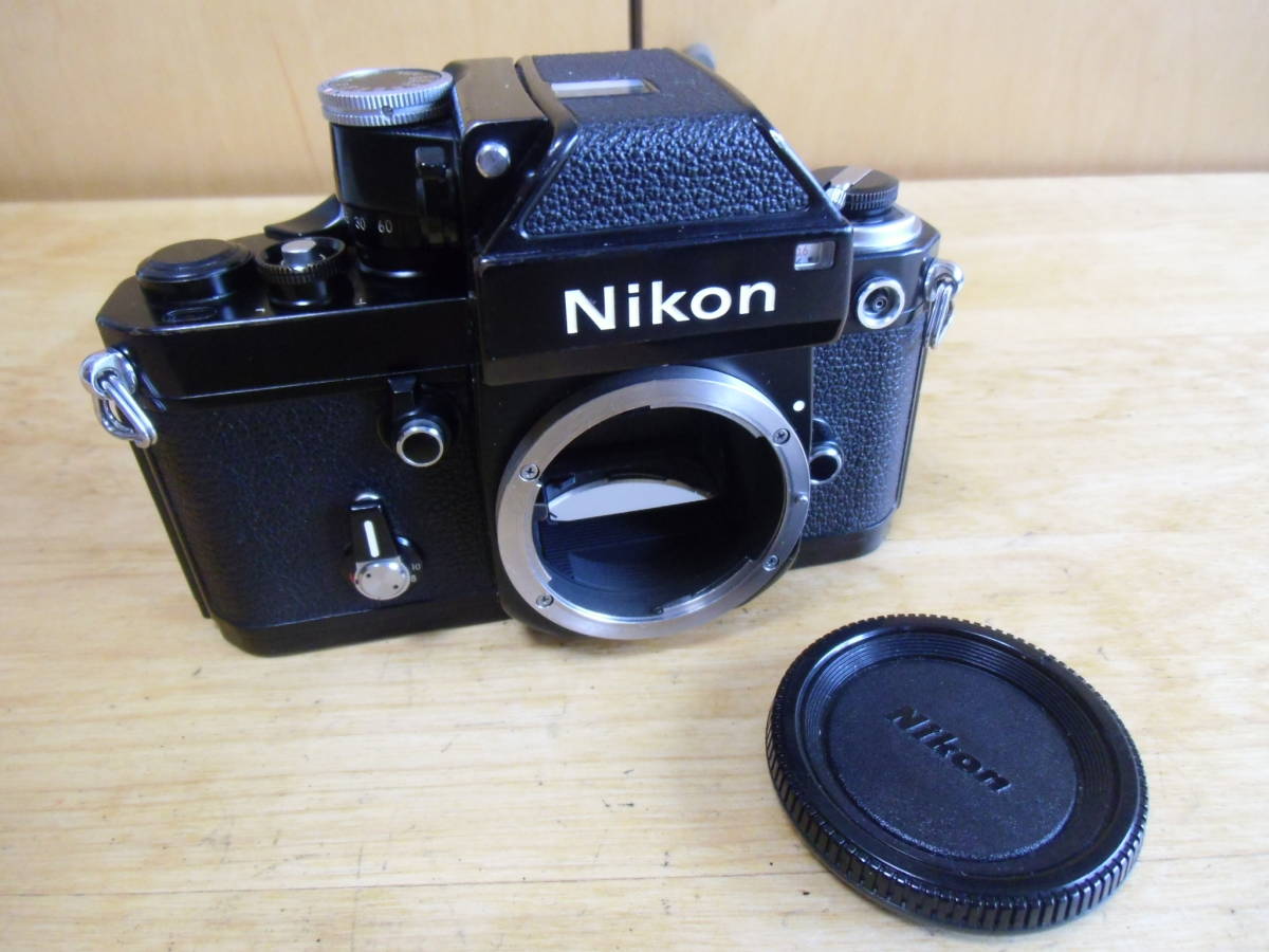 当時のハイエンド機、マニュアル式、フイルムカメラ、NIKON F２・ブラックです。 純機械式のカメラです。 露出計は動作しています。
