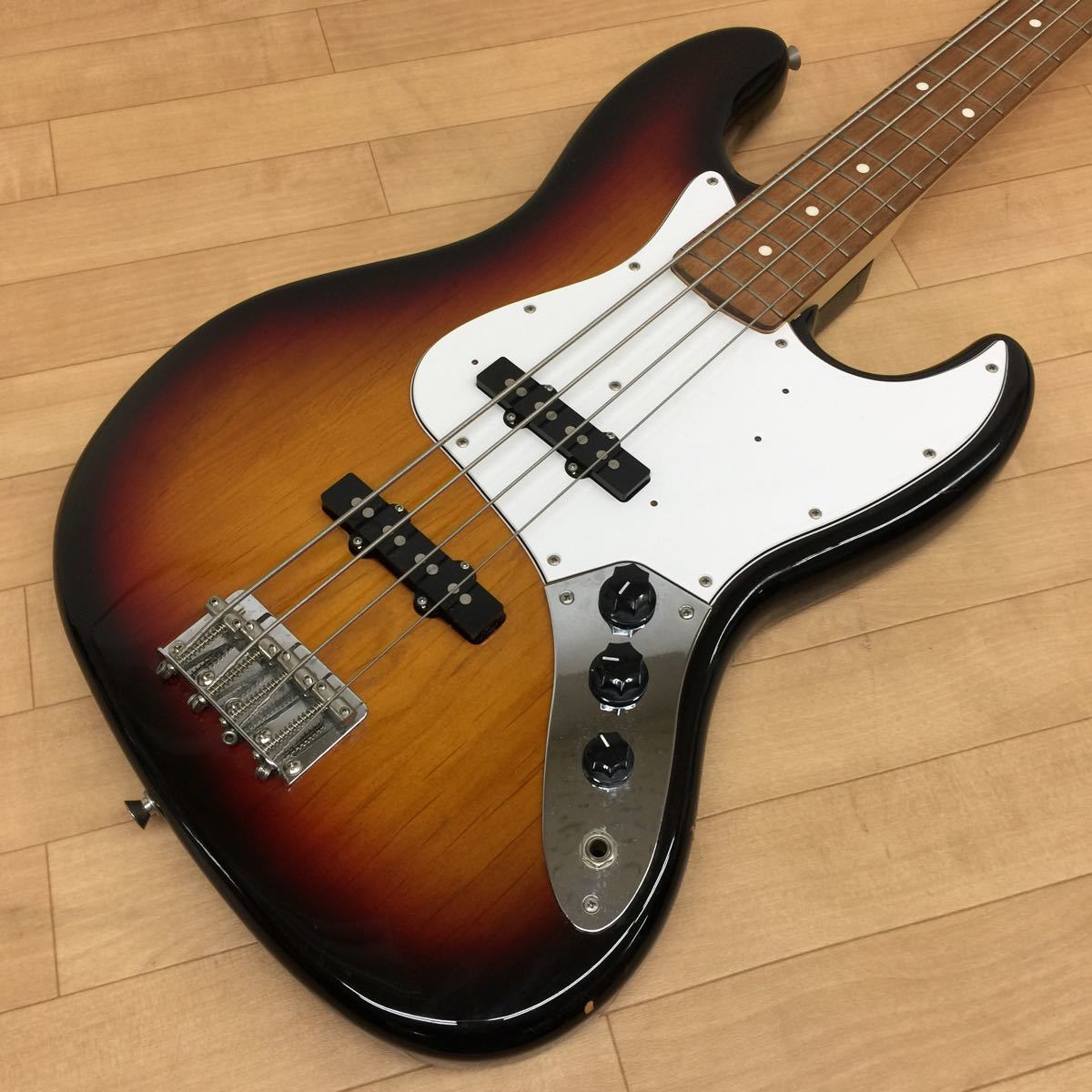 フェルナンデス エレキベース【中古品】 FERNANDES□エレキベース□フェルナンデス□ホワイト系□ソフトケース
