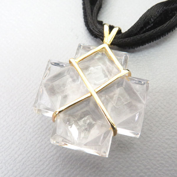 美品*バカラ*クロス クリスタル × K18*750*紐*ペンダント*ネックレス 