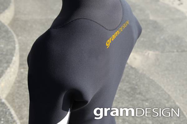 ★送料無料キャンペーン★４/３ｍｍ 耐久撥水遠赤素材 ネックエントリー gramDESIGN 新品 