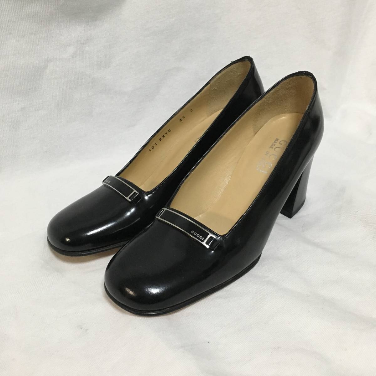 新品同様 GUCCI グッチ ロゴプレート チャンキーヒール パンプス