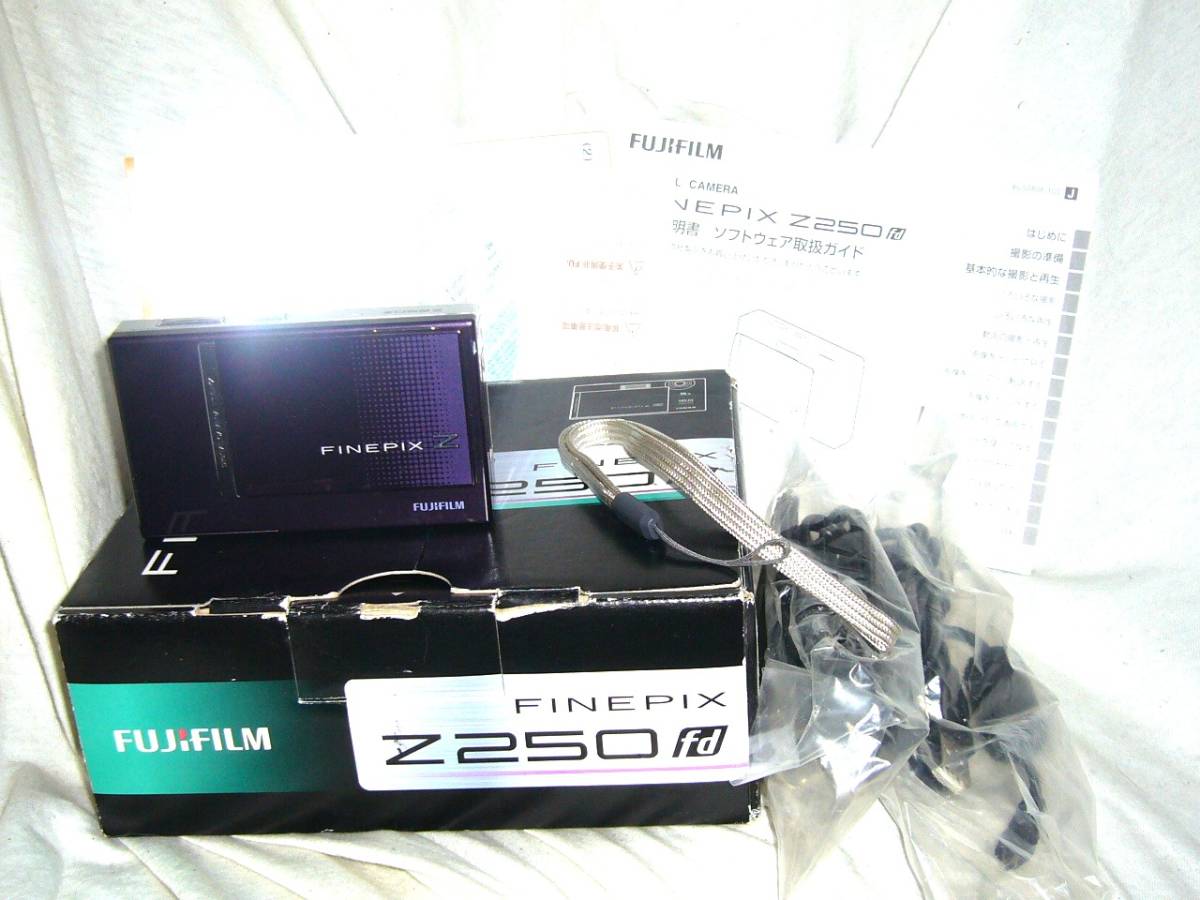FUJIFILM FinePix Z250fd (1000万画素・光学5倍)元箱・バッテリー他付き_1
