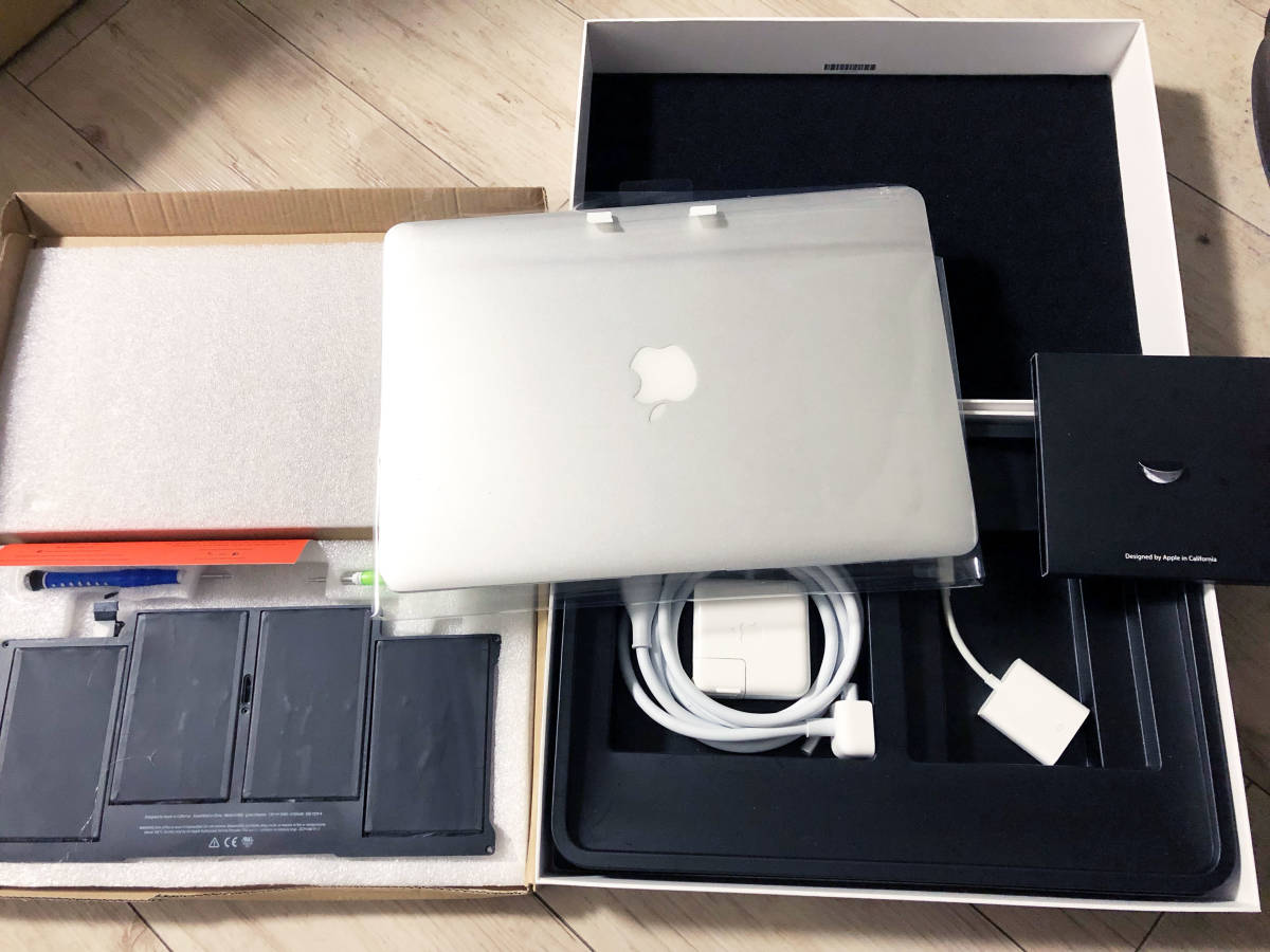 MacBook Air 13インチ／ Core i7-1.8Ghz／メモリ4G／SSD256G／英語キーボード／バッテリー交換済み／新品バッテリー付き／VGAアダプタ付き_3