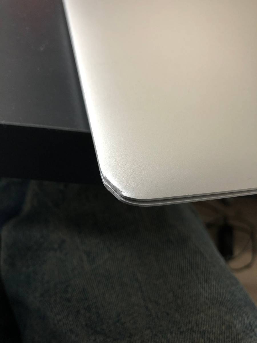 MacBook Air 13インチ／ Core i7-1.8Ghz／メモリ4G／SSD256G／英語キーボード／バッテリー交換済み／新品バッテリー付き／VGAアダプタ付き_5