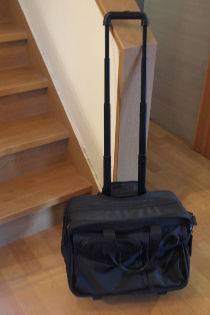美品　TUMI ビジネス　バッグ　(キャリー兼用)　黒色ナイロン地　