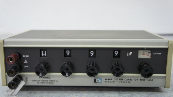 S09480】HP 4440B DECADE CAPACITOR 40pF-1.2μF 中古品