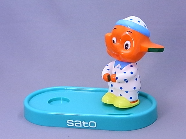 薬局のオレンジ象、サトちゃんの造形とファッションを観察する｜さん ＃30-