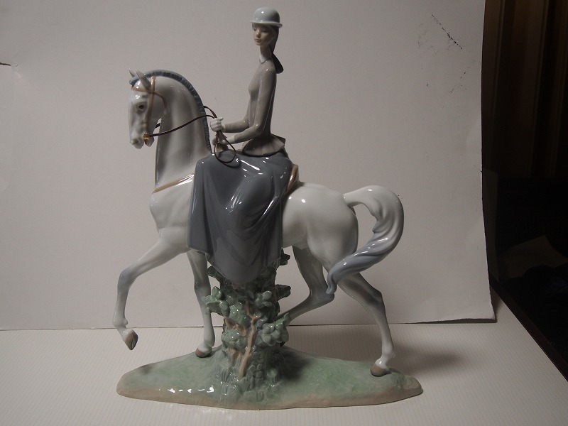 美品 LLADRO リヤドロ フィギュリン 白い馬の少女 陶磁器 xjcsx 【公式