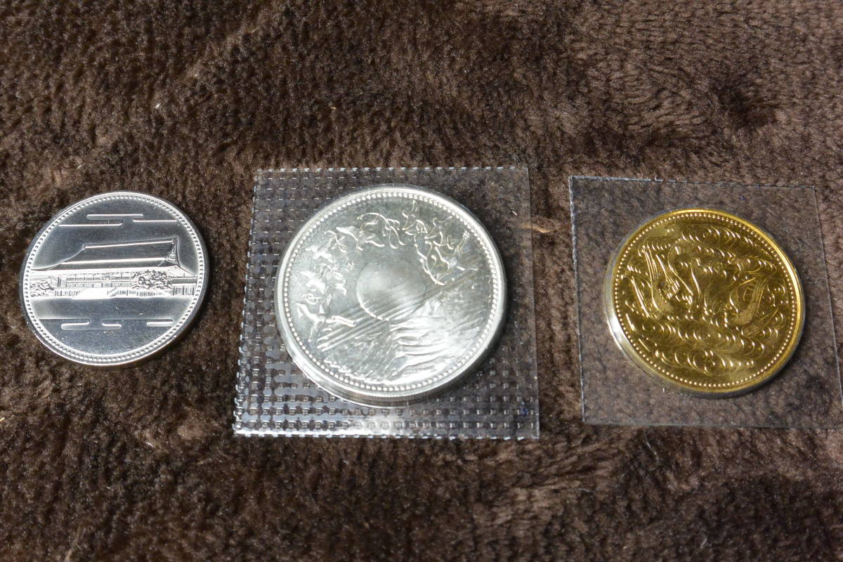 天皇陛下御在位60年記念 | 御在位60年記念硬貨セット 10万円 10万円金貨 ☆送料無料純金天皇陛下 10万円金貨幣 東京書芸館公式通販 昭和61年 昭和天皇御在位60年記念金貨』10枚セット 貨幣 天皇御在位 六十年記念 1万円銀貨幣 500円白銅貨幣 1万円金貨幣プルーフ貨幣