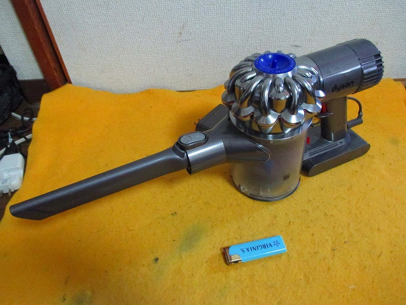 V8 Fluffy Dyson SV10 掃除機 ダイソン コードレスクリーナー 中古