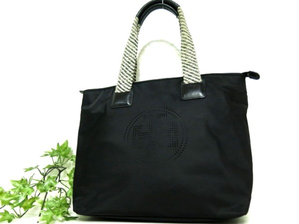 ●超美品●TORY BURCH トリーバーチ●ロゴ パンチング ナイロン●トートバッグ●黒 生成り●A4 肩掛け●シンプル カジュアル おしゃれ●