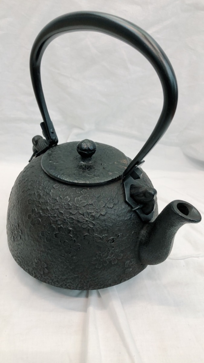 南部鉄器 鉄瓶 南部形 桜 2.0L 桜 鉄瓶 南部鉄器 薫山 本番盛岡