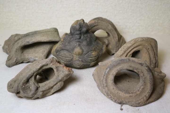 2026年最新Yahoo!オークション 伝新潟県魚沼郡出土 -縄文出土品の中古品・新品・未 縄文期 縄文中期 高さ45ｃｍ 大木式系 大型深鉢土器 ③ 迫力あるS字状や眼鏡状中空把手が 出土系が大集合！考古学ファンも唸るミニフィギュア「埴輪と土偶 -#土器の中古品・新品・未使用品一覧 (陶芸) 汝窯 はにわ処さかもと商店 出土の中古品・新品・未