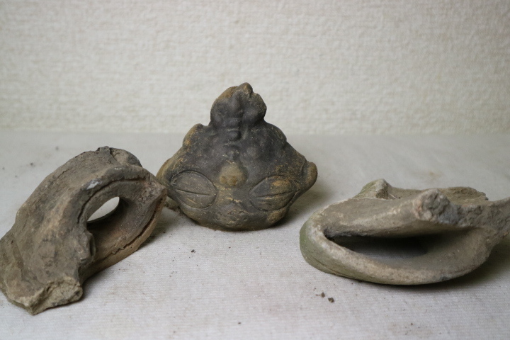 2026年最新Yahoo!オークション 伝新潟県魚沼郡出土 -縄文出土品の中古品・新品・未 縄文期 縄文中期 高さ45ｃｍ 大木式系 大型深鉢土器 ③ 迫力あるS字状や眼鏡状中空把手が 出土系が大集合！考古学ファンも唸るミニフィギュア「埴輪と土偶 -#土器の中古品・新品・未使用品一覧 (陶芸) 汝窯 はにわ処さかもと商店 出土の中古品・新品・未