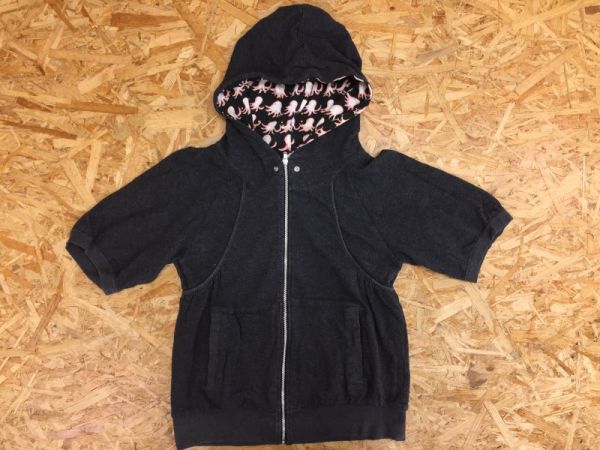ツモリチサト Tsumori Chisato ジップアップ スウェット半袖パーカー レディース 日本製 裏エイリアン柄 身頃ギャザー 2 墨黒 パーカ 売買されたオークション情報 Yahooの商品情報をアーカイブ公開 オークファン Aucfan Com