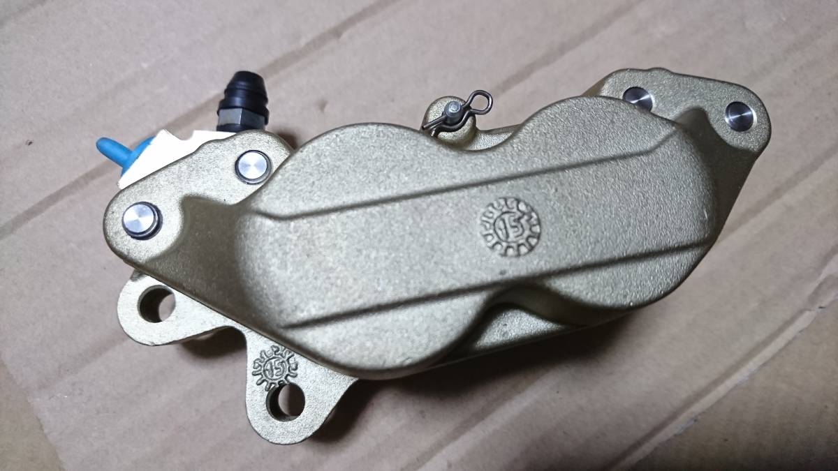 １円売り切り　ブレンボキャリパー　きれい　マジェスティ　シグナス他　中古右側