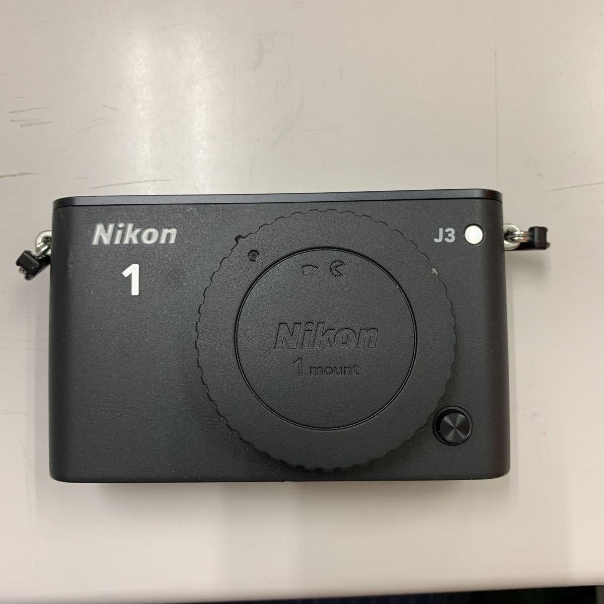 Nikon 1 J5 Appareil Photo Numérique Hybride 23 Mpix Kit Boitier + Objectif 10-30mm 3.5-5.6 1 VR Noir