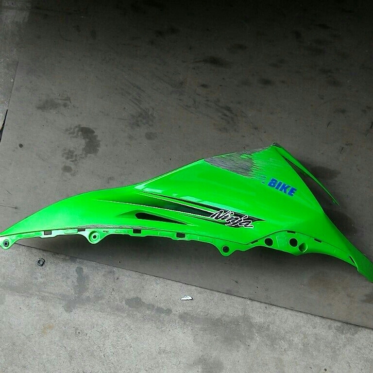 カワサキ　ZX-10R　ニンジャ　サイドカウル　アッパーカウル　　'11～　右　Ninja