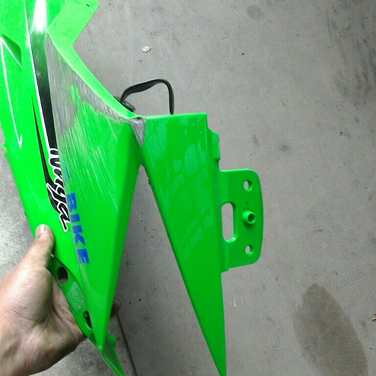 カワサキ　ZX-10R　ニンジャ　サイドカウル　アッパーカウル　　'11～　右　Ninja