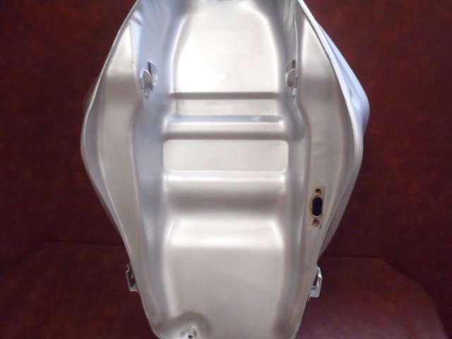 スズキ・GSX250sカタナ 純正燃料タンク フューエルタンク GJ76A