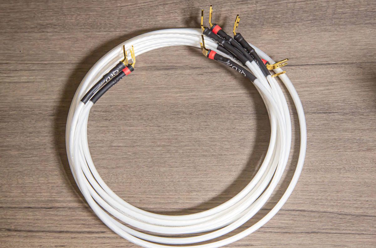 QED Signature Revelation 2mペア／スピーカーケーブル QED Signature