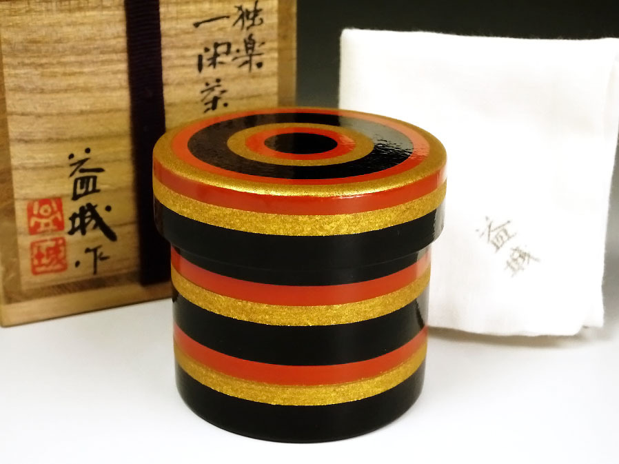 香合 堆朱 稲垣豊秋 無形文化財 村上堆朱 花 銘あり 伝統工芸 明 漆 木 香合 堆朱 稲垣豊秋 無形文化財 村上堆朱 花 銘あり 伝統工芸 明 漆 木