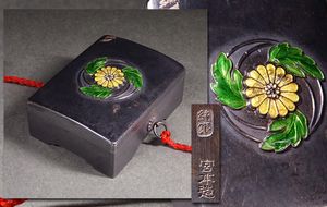 宮家 御下賜品 秋篠宮家 家紋入り花瓶 宮家 御下賜品 秋篠宮家 家紋