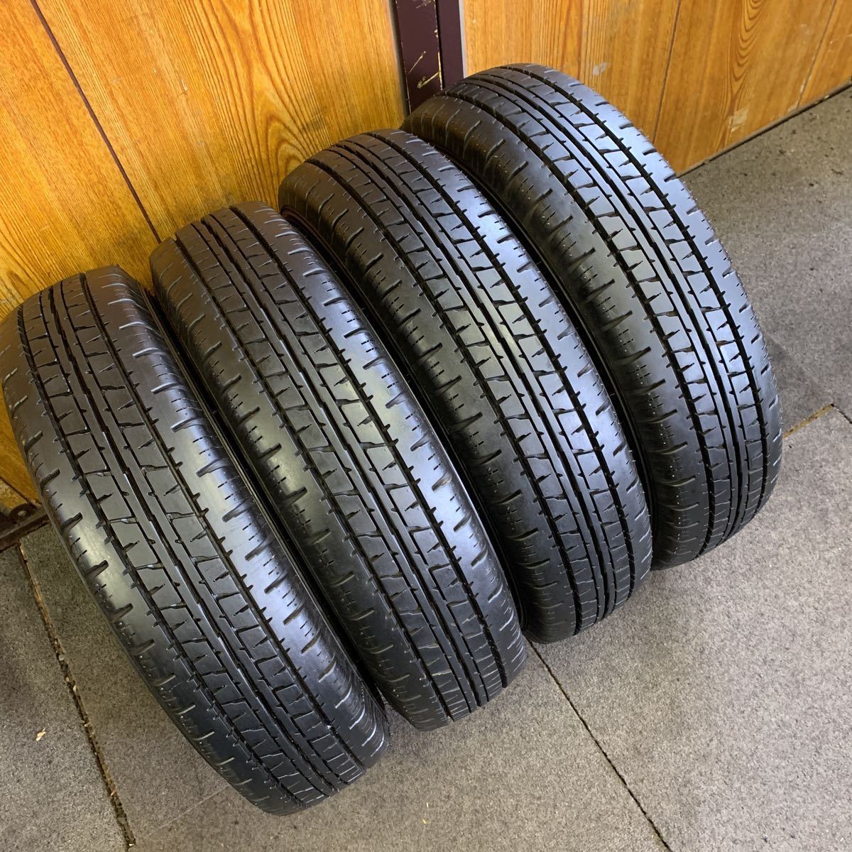 車 バリ山！145R12 6PR 軽トラ 軽箱