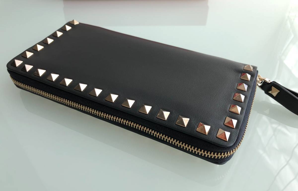 ☆☆新品☆82080円☆VALENTINOヴァレンティノ☆ロックスタッズジップウォレット☆長財布☆黒