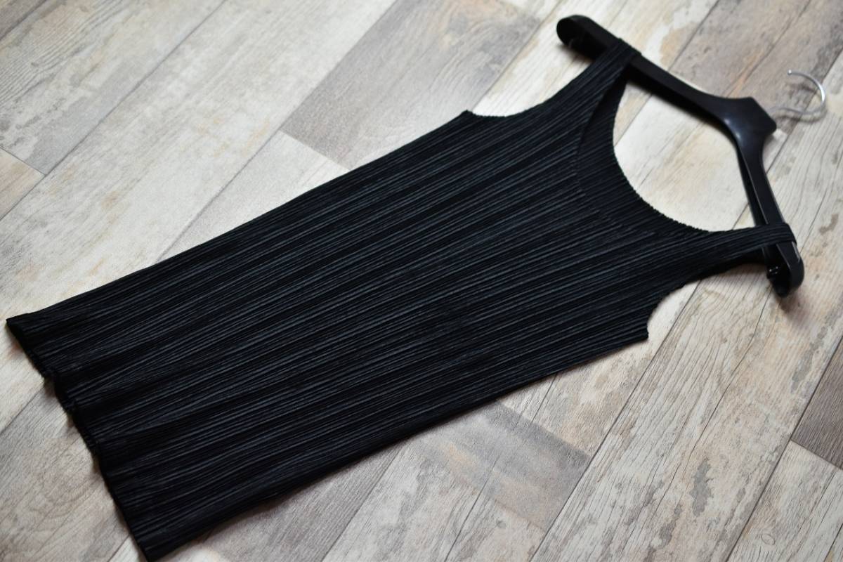 ISSEY MIYAKE プリーツ タンクトップ ブラック M イッセイミヤケ ISSEYMIYAKE/長め丈プリーツタンクトップ M 黒色 ISSEY