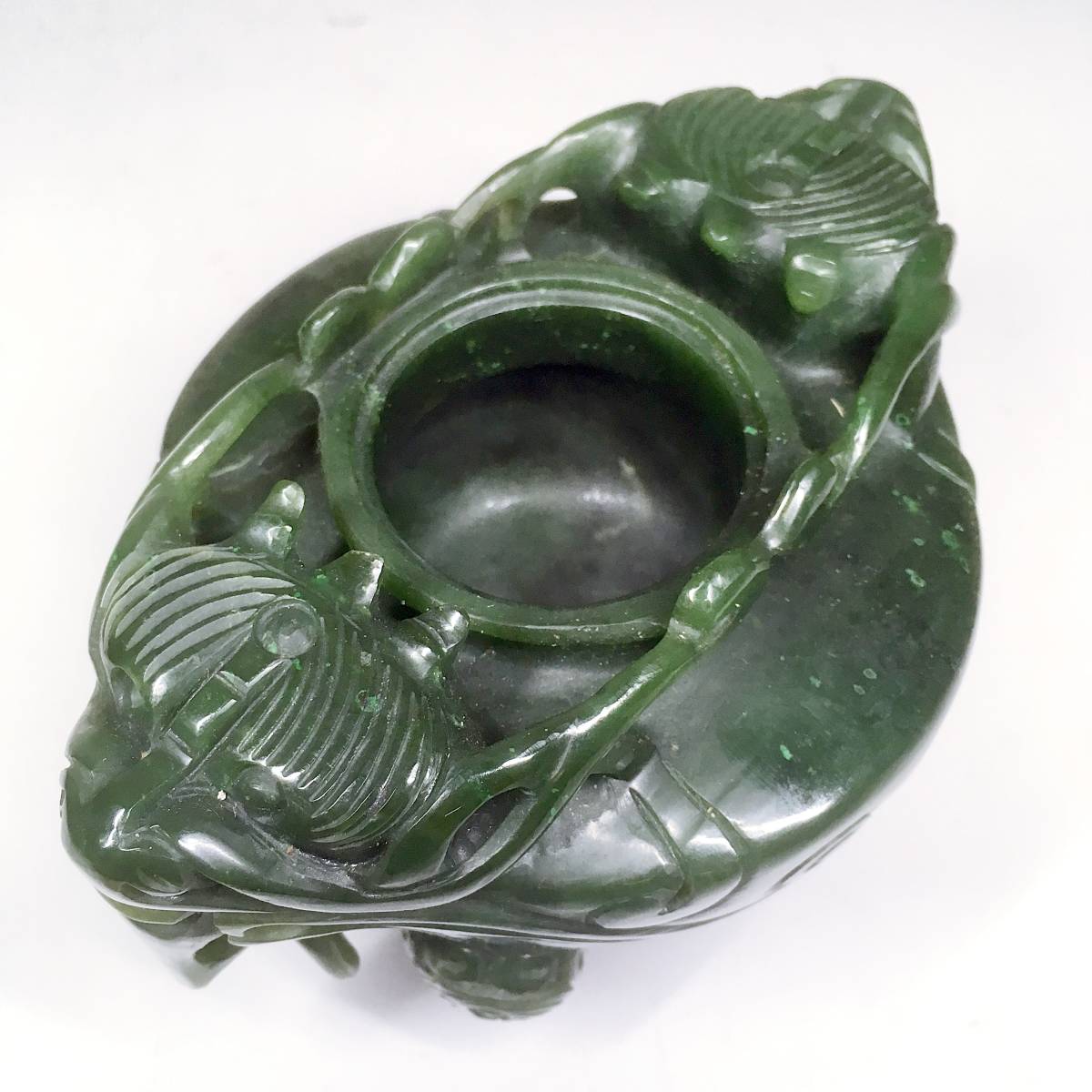中国美術　玉石　黒翡翠（ブラックジェダイト）獅子彫　遊環三足香炉　台座・布箱付 中国美術玉石黒翡翠（ブラックジェダイト）獅子彫遊環三足香炉台座・布箱付