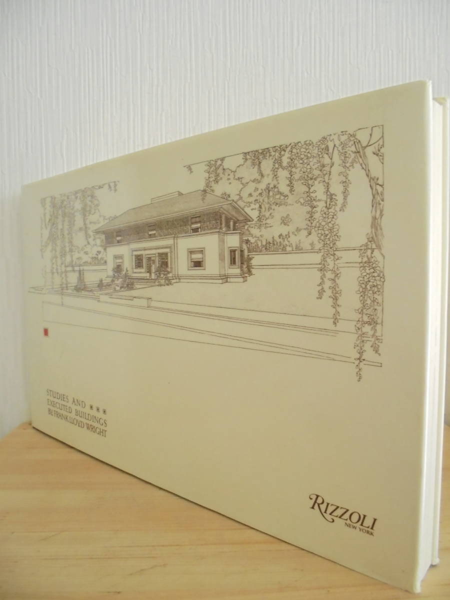 Frank Lloyd Studies and Executed Buildings by Wright | Entwürfe