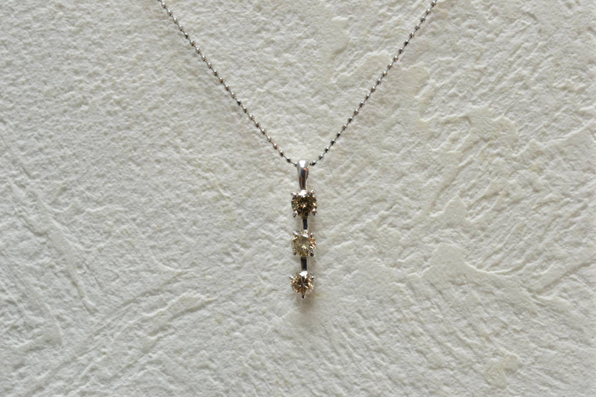 ☆極美品 K18WG ダイアモンド トリロジーペンダントネックレス D0.50ct 