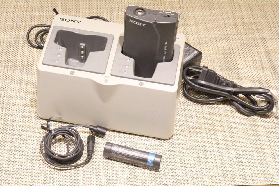 中古】SONY B帯ワイヤレストランスミッター WRT-824 充電器 BC-815A